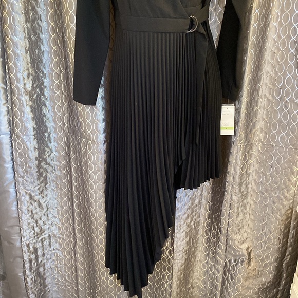 NWT Taylor Black Surplice V Neckline Long Sleeve Pleated Asymmetrical Dress Sz 4 - Picture 4 of 10